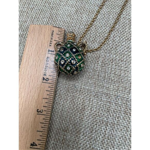 Vintage Jewelry Gorgeous Avon Green Enamel and Rhinestone Jug Necklace - Picture 11 of 13